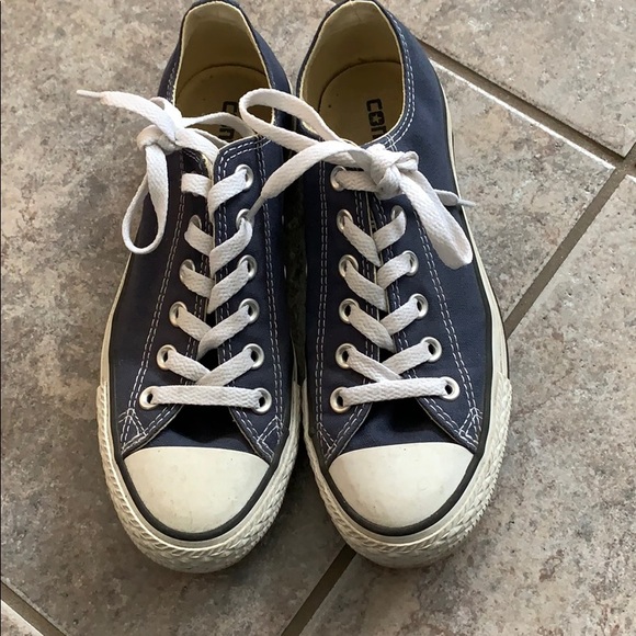 Size 7 women’s converse